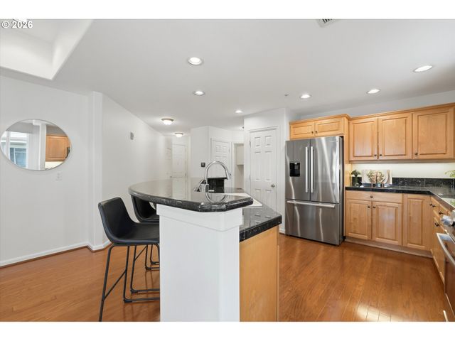 4884 Nw PROMENADE Ter 301, Portland, OR 97229
