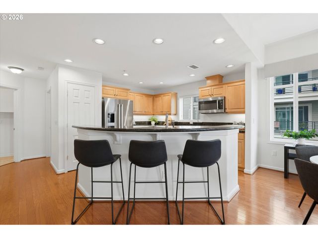 4884 Nw PROMENADE Ter 301, Portland, OR 97229