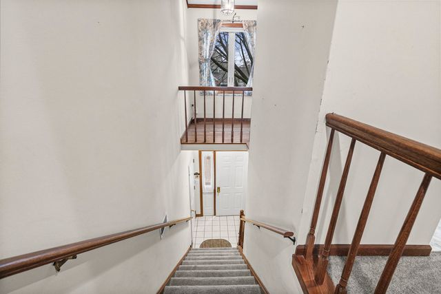 1525 N Kendal Court, Arlington Heights, IL 60004