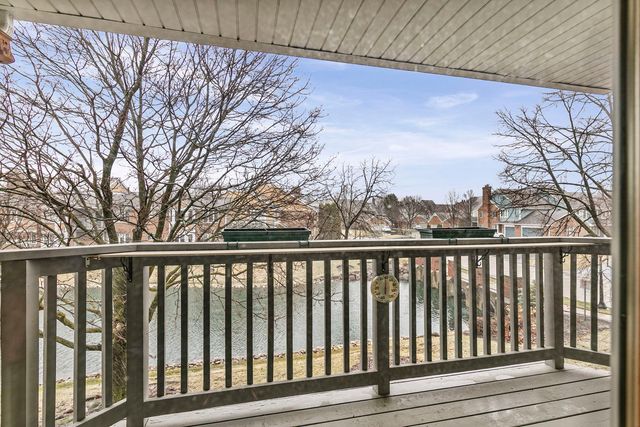 1525 N Kendal Court, Arlington Heights, IL 60004