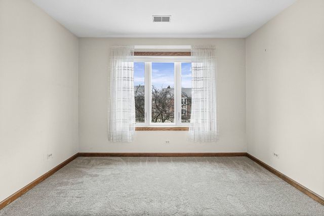 1525 N Kendal Court, Arlington Heights, IL 60004