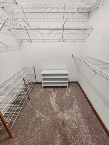 1525 N Kendal Court, Arlington Heights, IL 60004