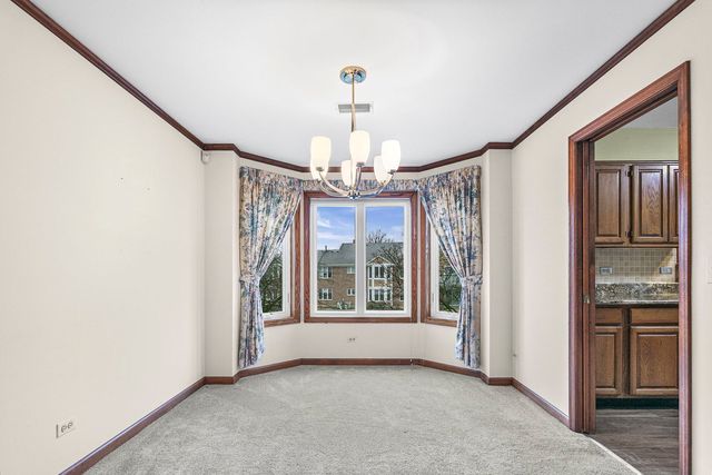 1525 N Kendal Court, Arlington Heights, IL 60004