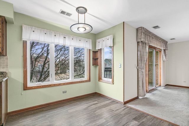 1525 N Kendal Court, Arlington Heights, IL 60004