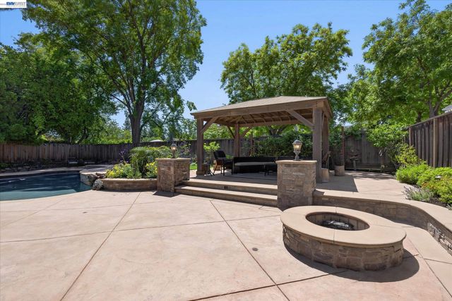 515 Burns Cir, San Ramon, CA 94583