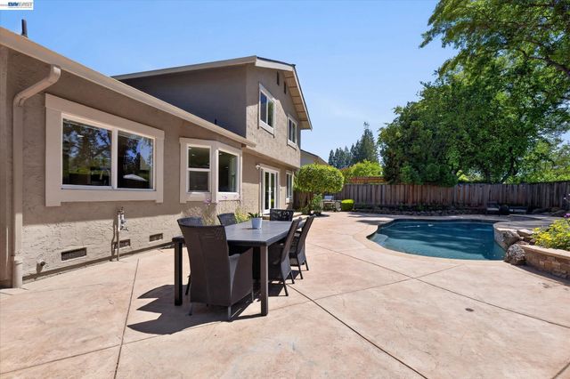 515 Burns Cir, San Ramon, CA 94583
