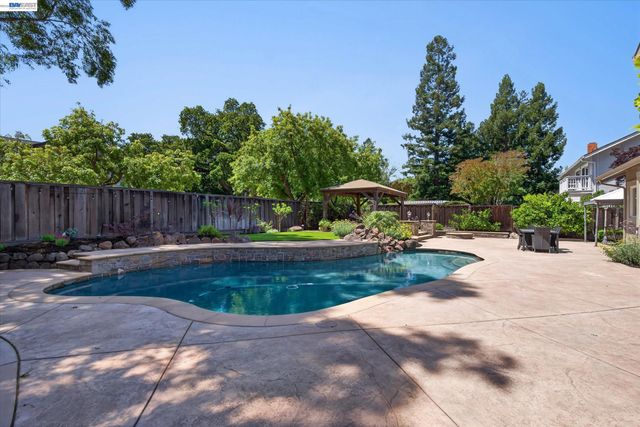 515 Burns Cir, San Ramon, CA 94583