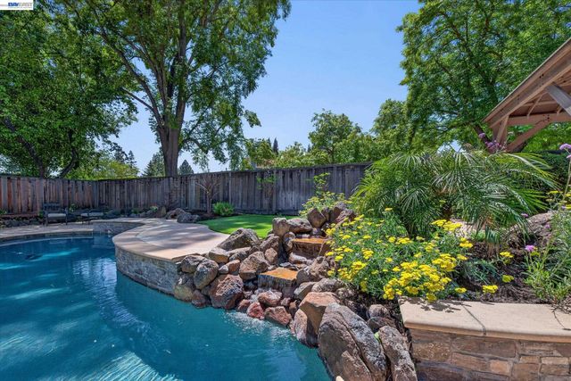 515 Burns Cir, San Ramon, CA 94583