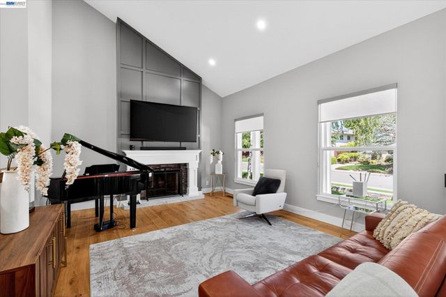 515 Burns Cir, San Ramon, CA 94583