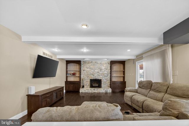 52 HAMPTON DR, Churchville, PA 18966