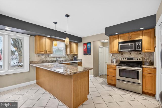 52 HAMPTON DR, Churchville, PA 18966