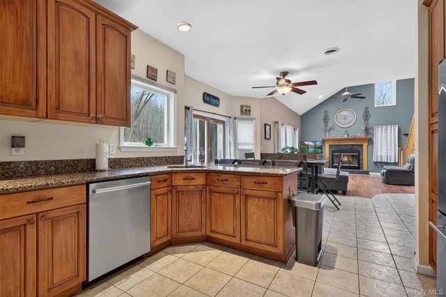 43 Greenwich Avenue, Central Valley, NY 10917