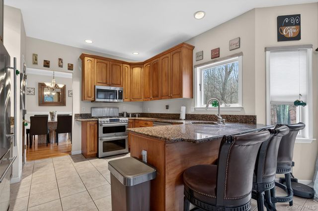 43 Greenwich Avenue, Central Valley, NY 10917