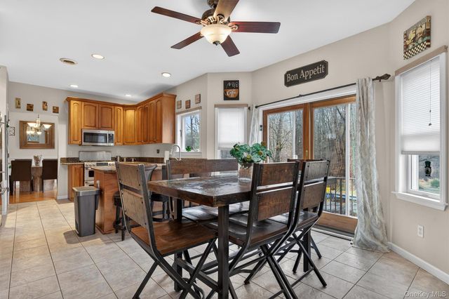 43 Greenwich Avenue, Central Valley, NY 10917