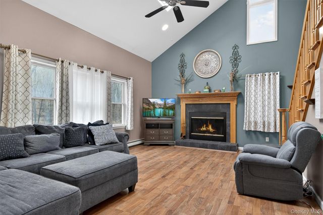 43 Greenwich Avenue, Central Valley, NY 10917