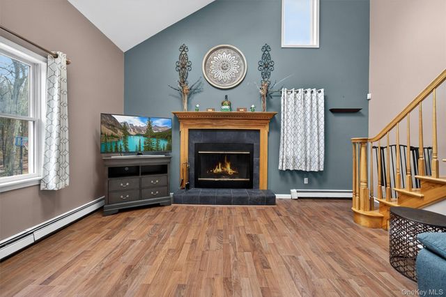 43 Greenwich Avenue, Central Valley, NY 10917