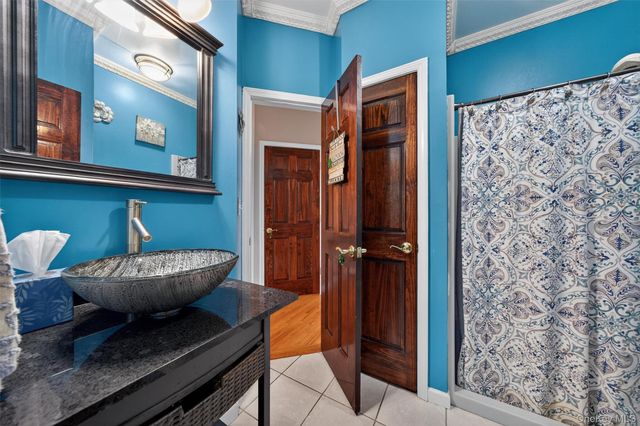 43 Greenwich Avenue, Central Valley, NY 10917