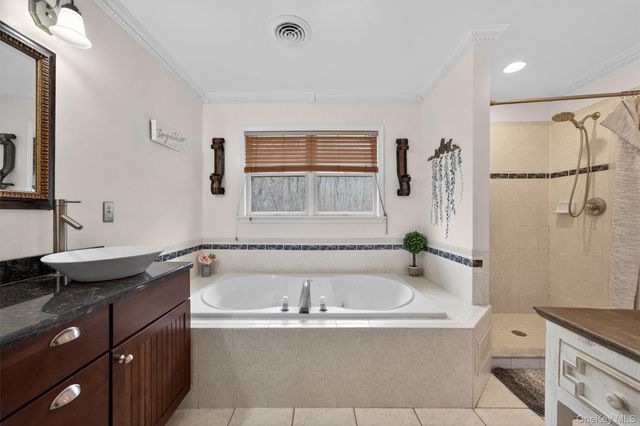 43 Greenwich Avenue, Central Valley, NY 10917