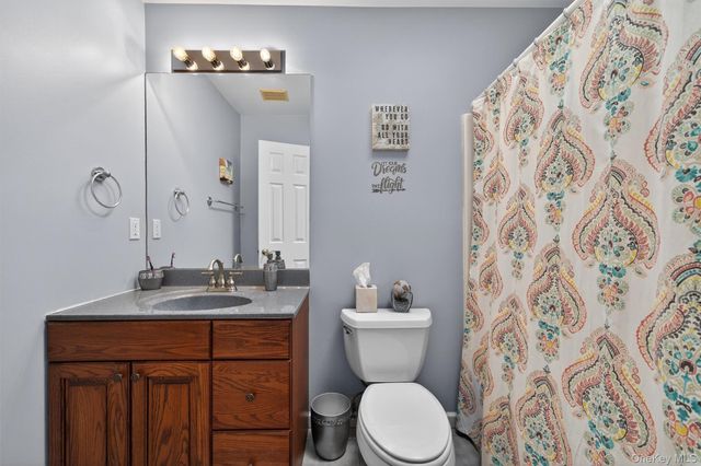 43 Greenwich Avenue, Central Valley, NY 10917