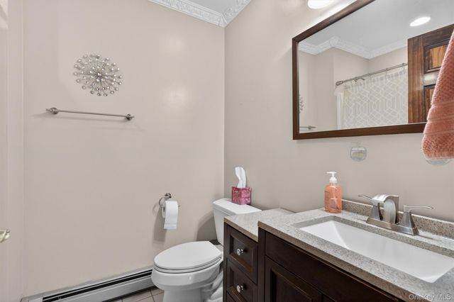 43 Greenwich Avenue, Central Valley, NY 10917