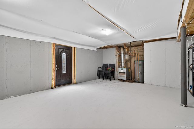 43 Greenwich Avenue, Central Valley, NY 10917