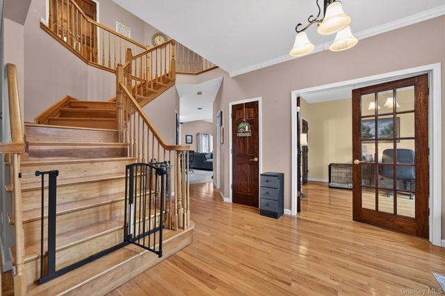 43 Greenwich Avenue, Central Valley, NY 10917