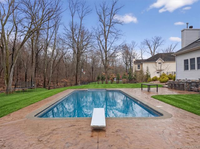 43 Greenwich Avenue, Central Valley, NY 10917