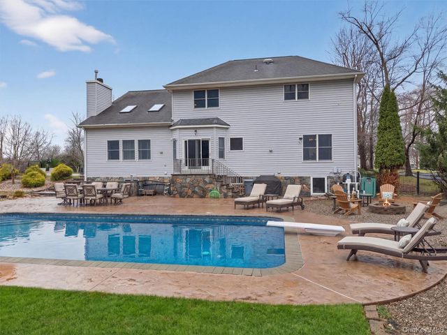 43 Greenwich Avenue, Central Valley, NY 10917