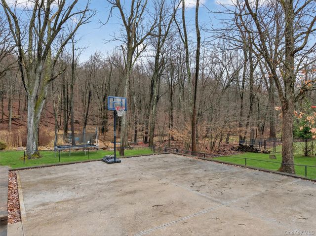 43 Greenwich Avenue, Central Valley, NY 10917