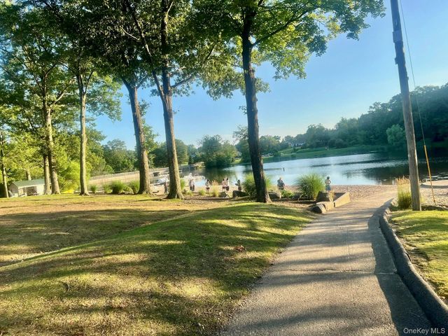 43 Greenwich Avenue, Central Valley, NY 10917