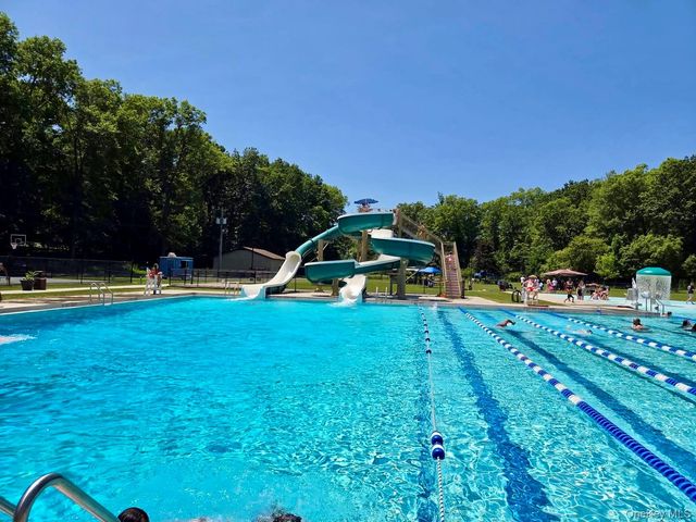 43 Greenwich Avenue, Central Valley, NY 10917