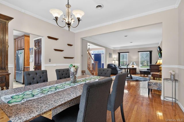 43 Greenwich Avenue, Central Valley, NY 10917