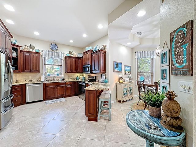 2044 84TH STREET CIRCLE NW, Bradenton, FL 34209