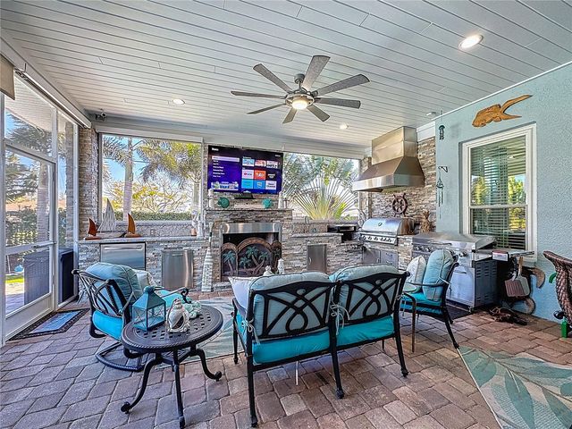 2044 84TH STREET CIRCLE NW, Bradenton, FL 34209