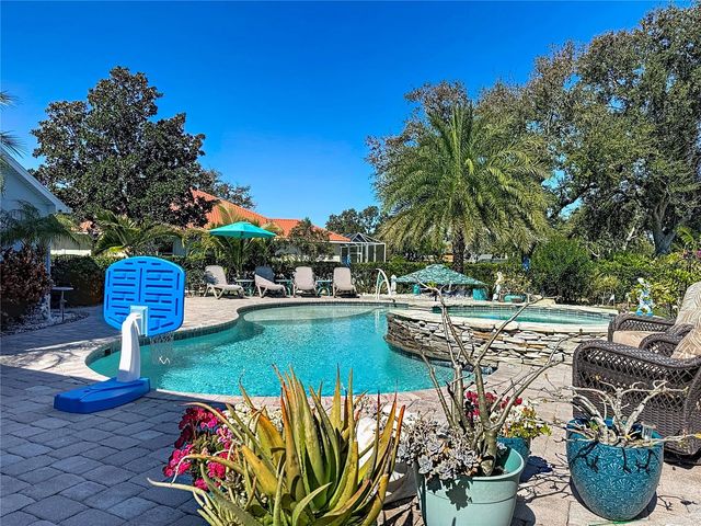 2044 84TH STREET CIRCLE NW, Bradenton, FL 34209