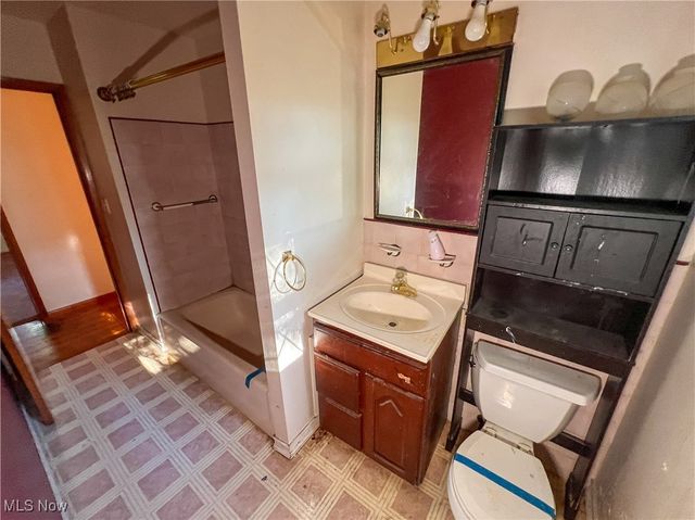 17 Sunset Drive, Martins Ferry, OH 43935