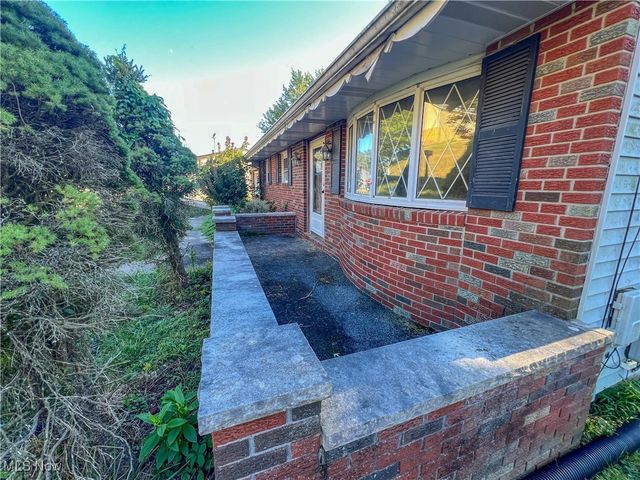 17 Sunset Drive, Martins Ferry, OH 43935