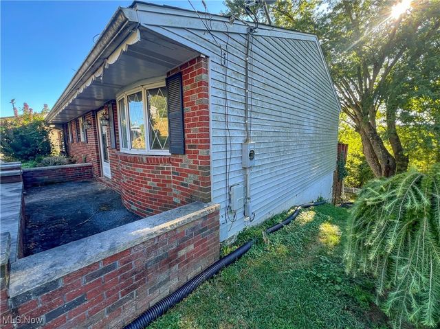 17 Sunset Drive, Martins Ferry, OH 43935