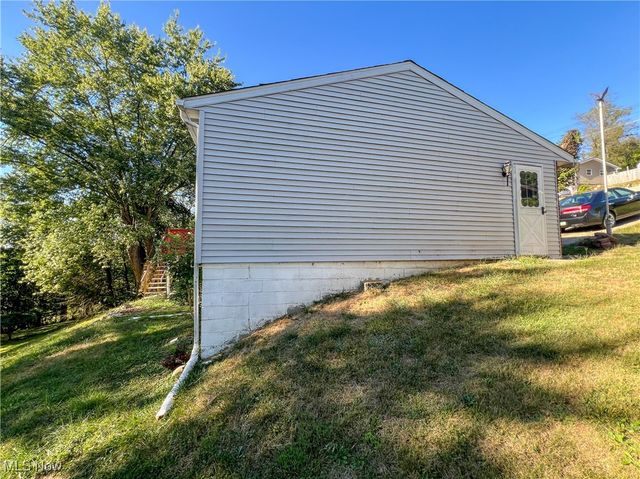 17 Sunset Drive, Martins Ferry, OH 43935