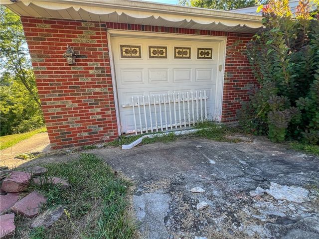 17 Sunset Drive, Martins Ferry, OH 43935