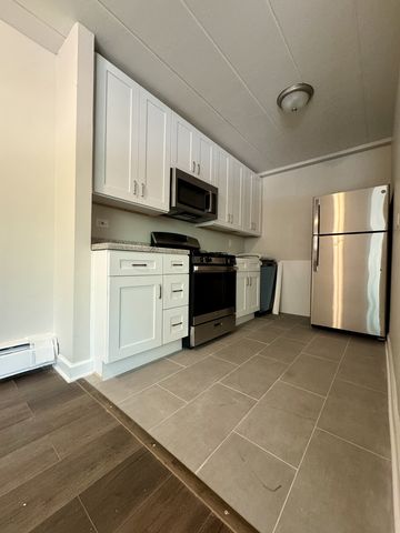 7301 N Ridge Boulevard 110, Chicago, IL 60645