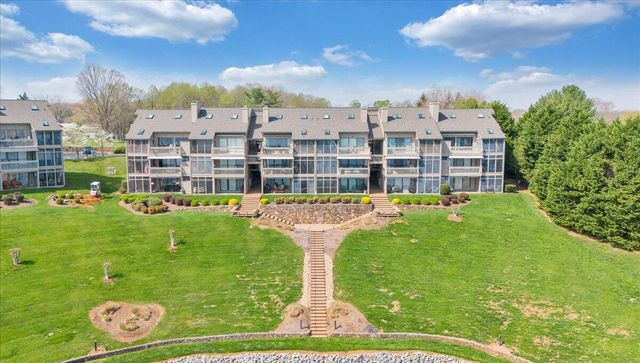 835 Gangplank Rd Unit 113, Moneta, VA 24121