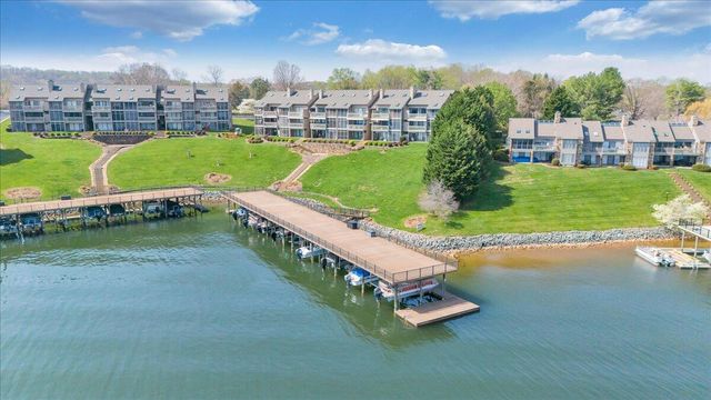 835 Gangplank Rd Unit 113, Moneta, VA 24121