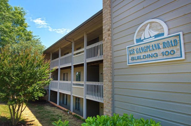 835 Gangplank Rd Unit 113, Moneta, VA 24121
