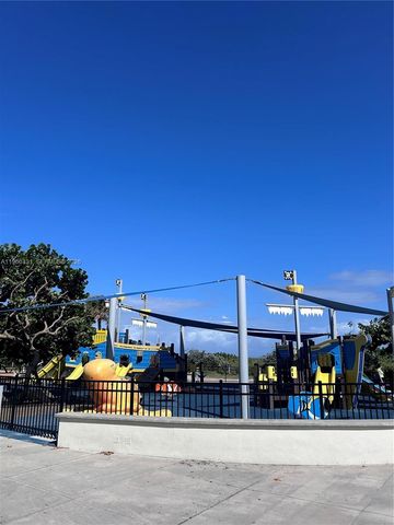 7744 Collins Ave 15, Miami Beach, FL 33141