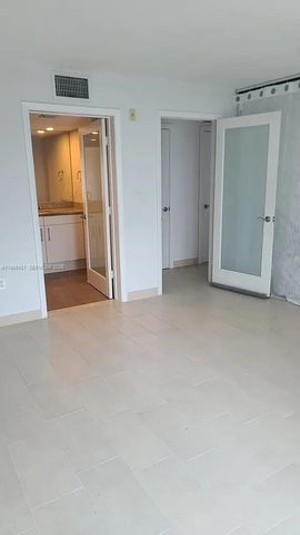 7744 Collins Ave 15, Miami Beach, FL 33141