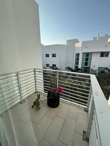 7744 Collins Ave 15, Miami Beach, FL 33141