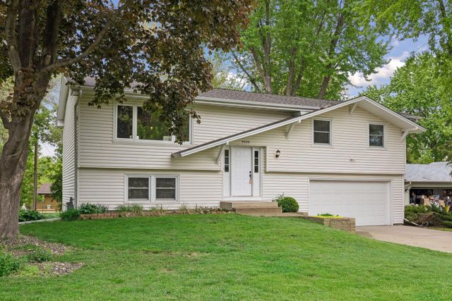 9030 45th Avenue N, New Hope, MN 55428