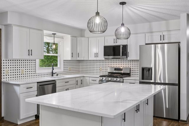 9030 45th Avenue N, New Hope, MN 55428