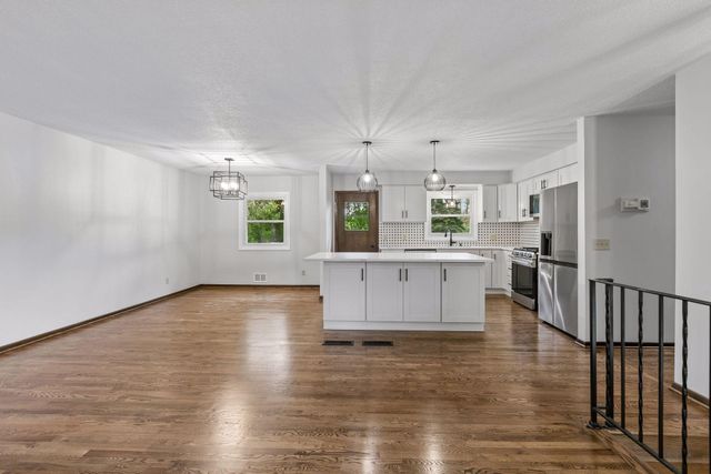 9030 45th Avenue N, New Hope, MN 55428